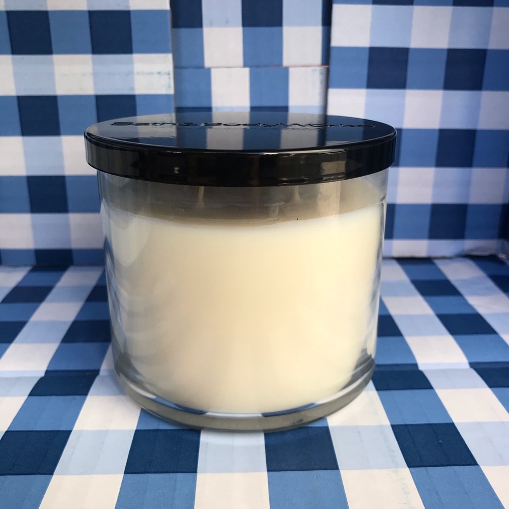 🌔3-wick Bath & Body Works Candle - Picture 4 of 5